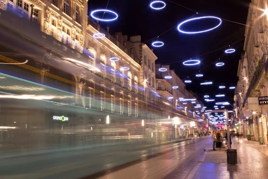 Tramway Bordeaux de nuit pour aller à la maison d'hôtes - La Parenthèse des Capucins