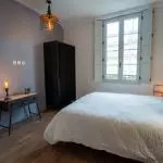 Chambre d-hotes industrielle Bordeaux – Vue depuis le coin salon