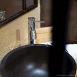 Chambre d-hotes industrielle a Bordeaux – Verriere salle de bain