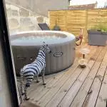 Jacuzzi prive sur la terrasse de votre chambre exotique a Bordeaux